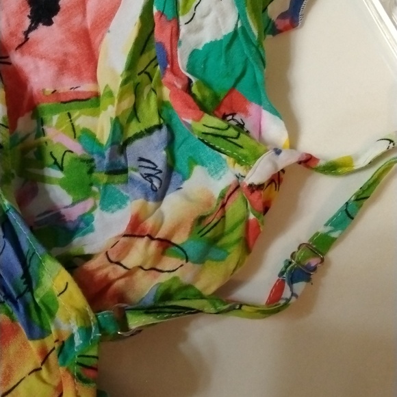 Forever 21 floral 100% rayon, adjustable , ruffled top with pockets  size medium - Picture 7 of 7